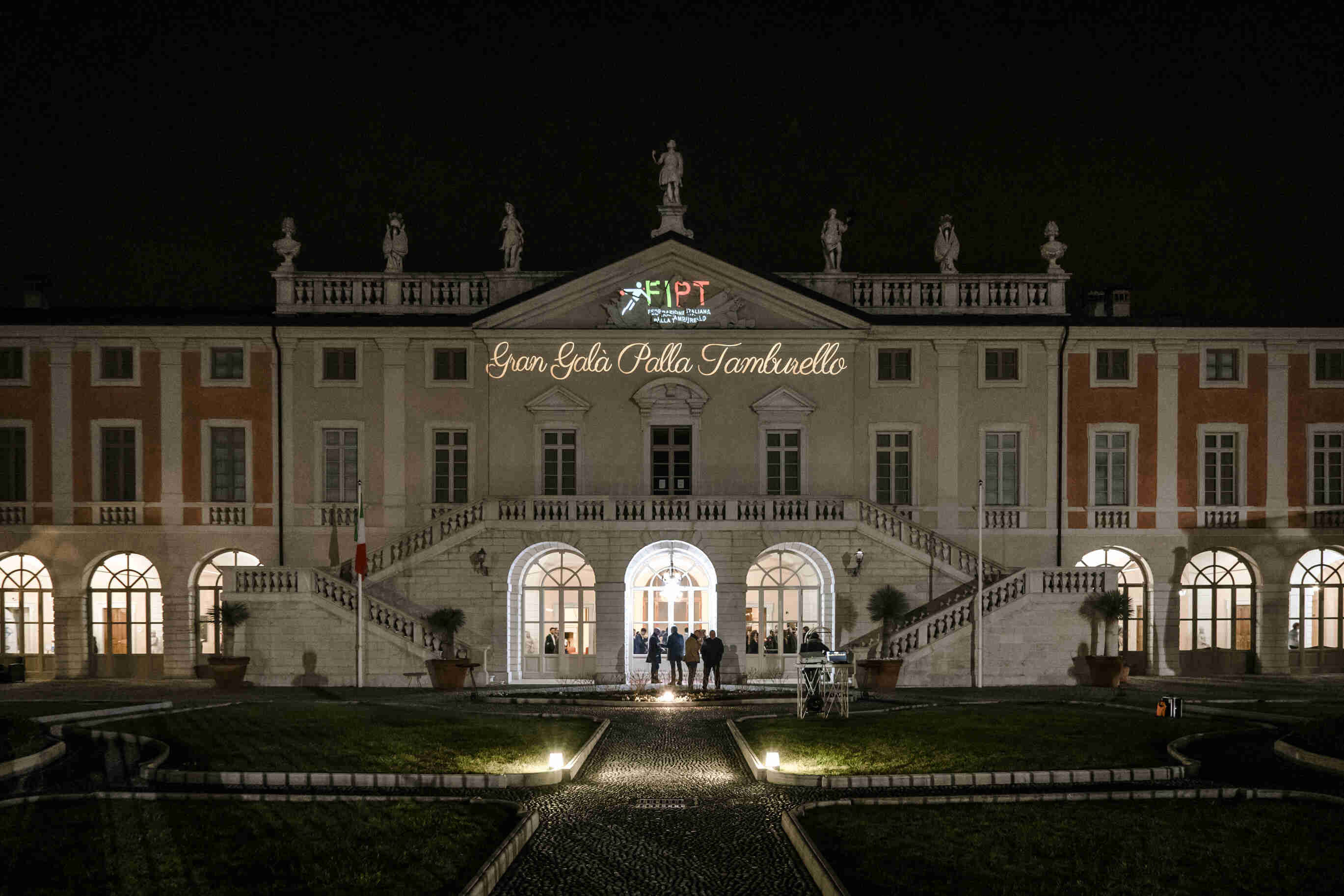 images/News_2023/Gala-del-Tamburello_2022/FAB00870_VillaFenaroli_Foto-Zanola_compressed.jpg
