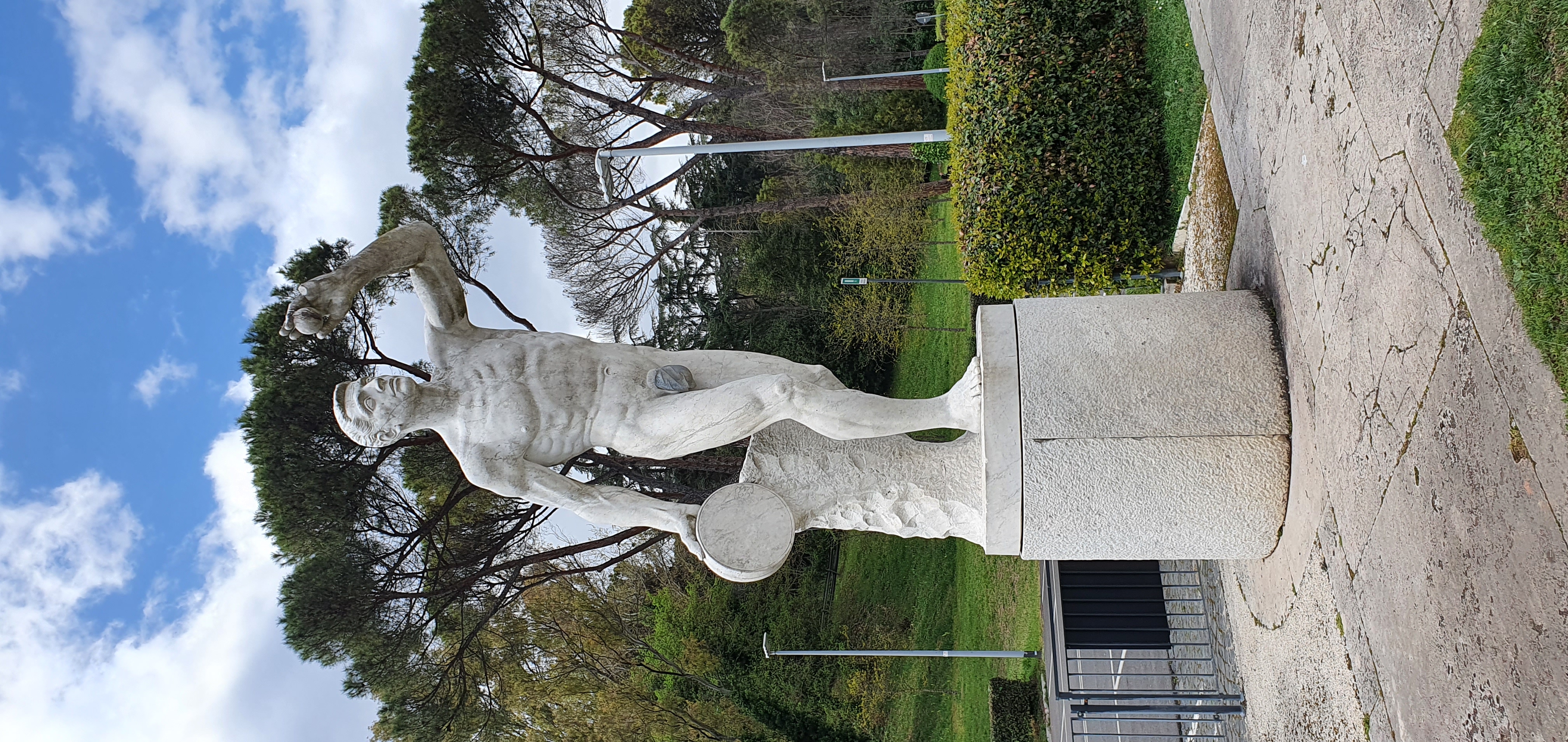 images/News_2024/OPEN/statua_marmi_tamburello_2.jpg